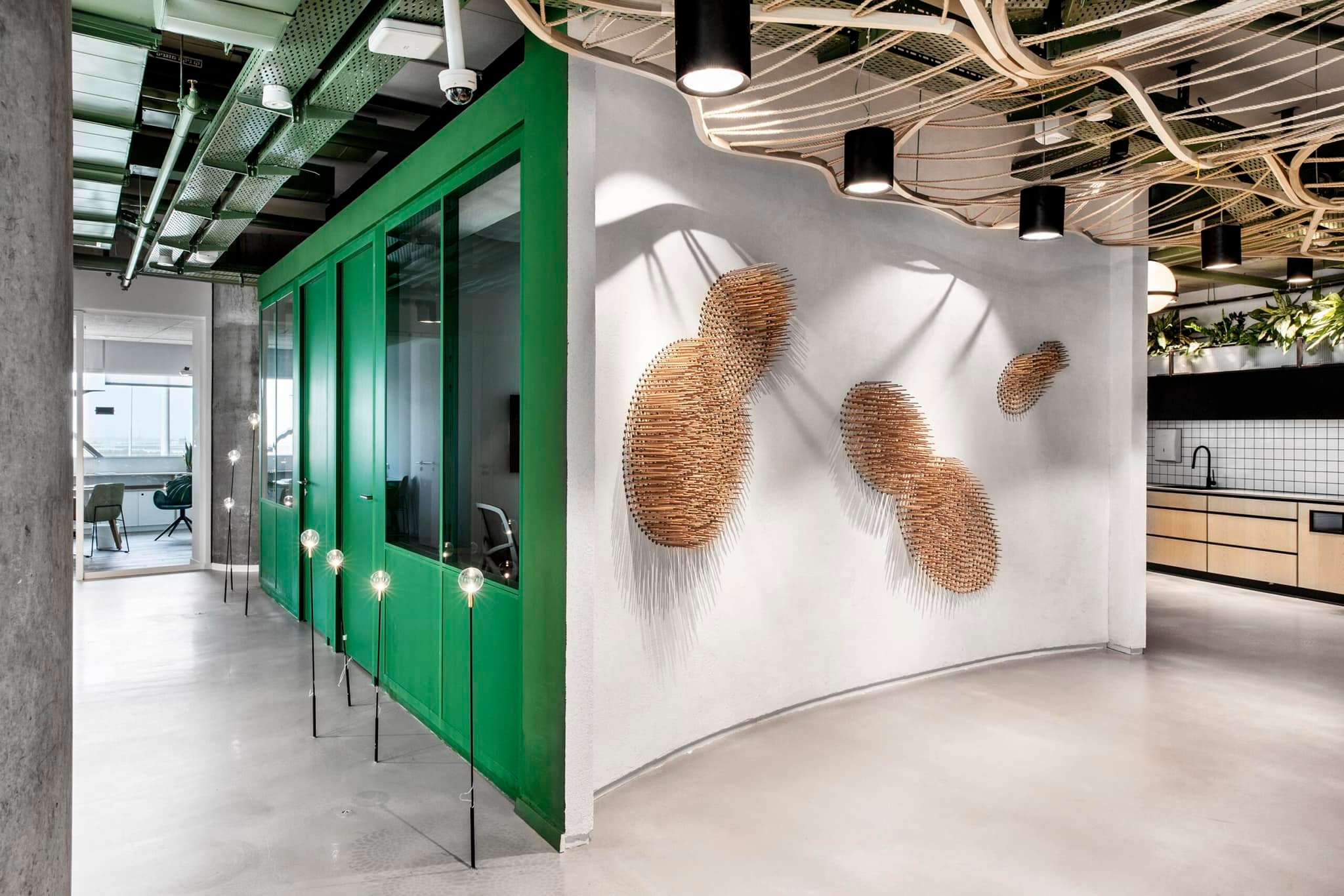 היתרונות של בטון מוחלק בבניית רצפות תעשייתיות